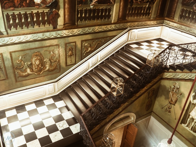 Ultimate guide to visiting Kensington Palace - Kensington apartments, the kings staircase
