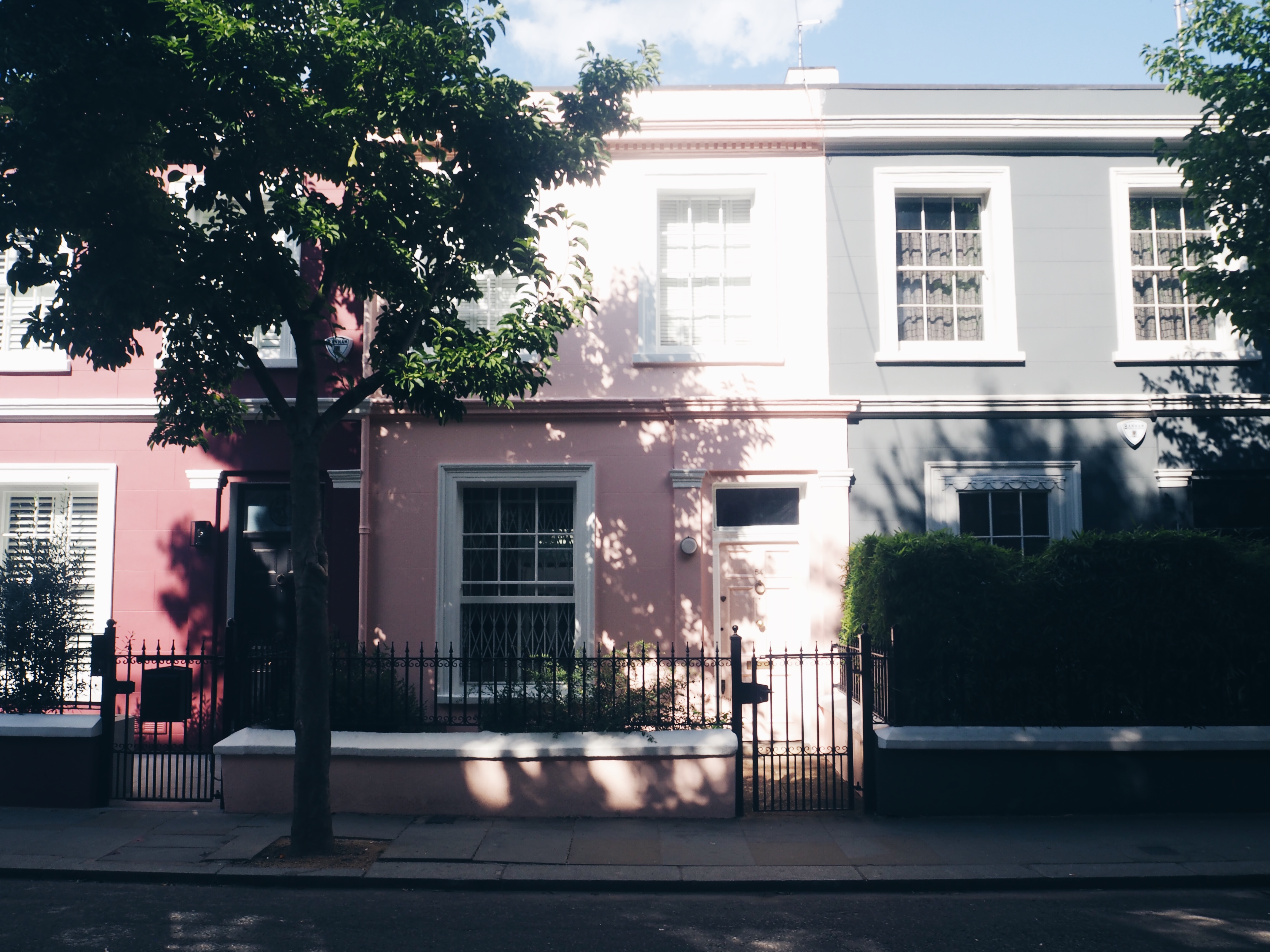 what to see in notting hill - colourful houses 